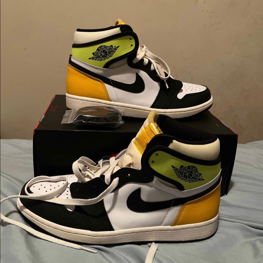 Volt Gold 1s size 9